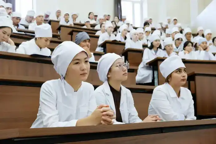 В 2025 ГОДУ 34% ВЫПУСКНИКОВ МЕДИЦИНСКИХ ВУЗОВ ПОЛУЧИЛИ РАБОТУ В СЕЛЬСКИХ МЕДИЦИНСКИХ ОРГАНИЗАЦИЯХ Астане