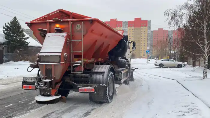 Зимние вызовы в Астане: коммунальные службы на страже безопасности Астане