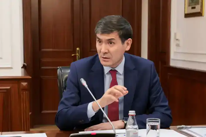 Олжас Бектенов провел совещание по вопросам финансовой дисциплины и цифровизации сферы здравоохранения (3)