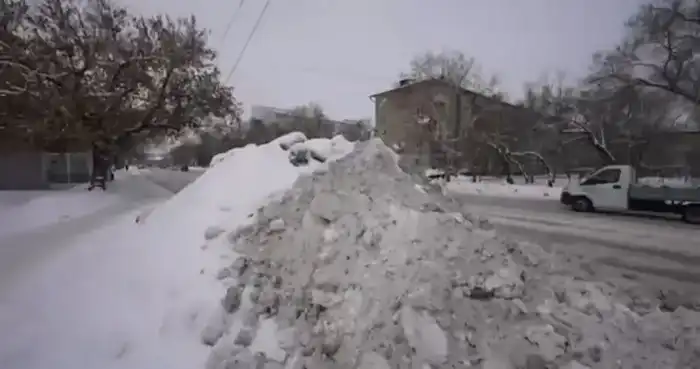 Аким ВКО проверил очистку улиц Усть-Каменогорска от снега и работу транспорта (3)