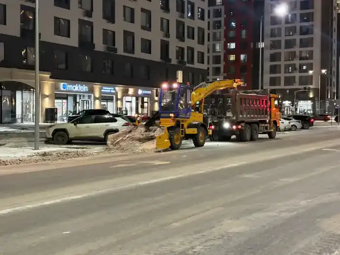 Астана: 1240 единиц техники очищают снег Астане