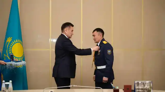 В Восточном Казахстане вручили госнаграды в честь Дня Независимости (2)