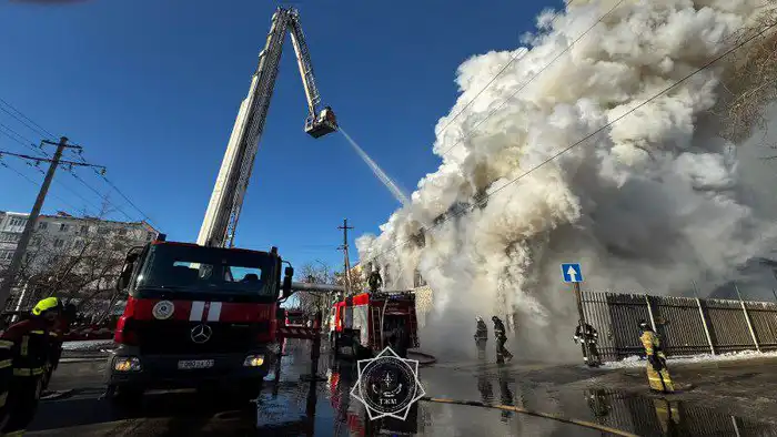 Сотня героев в огненном вихре: столичные огнеборцы укрощают пламя в сердце Астаны Астане