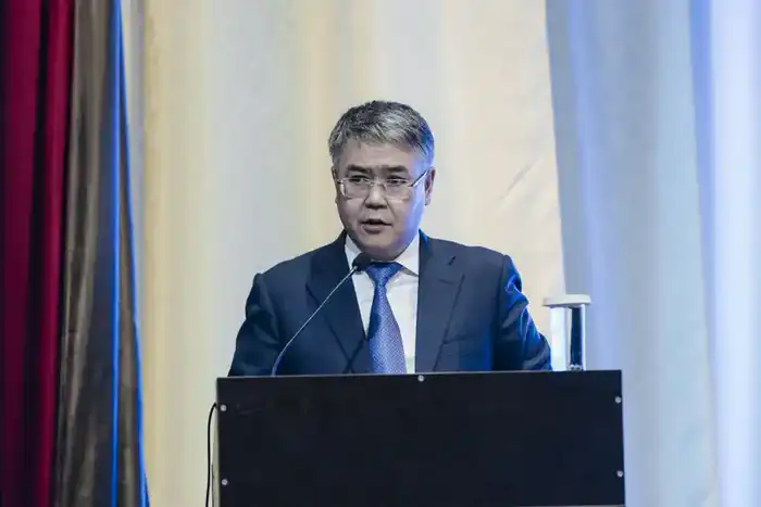 Обсуждение вопросов местного развития и инфраструктуры на встрече Серика Шапкенова с жителями Курмангазинского района Астане