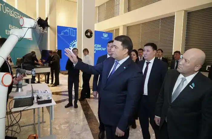 В ТУРКЕСТАНЕ ТОРЖЕСТВЕННО ПОДВЕЛИ ИТОГИ ГОДА РАБОЧИХ ПРОФЕССИЙ (2)