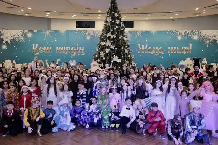 Юных акмолинцев поздравили на президентской ёлке (5)