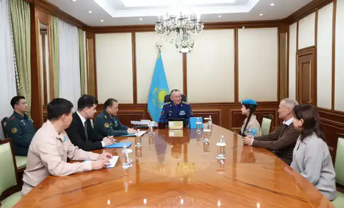 Музыка победы: министр обороны вручил Жасмине Тузеловой благодарственное письмо за её талант Астане