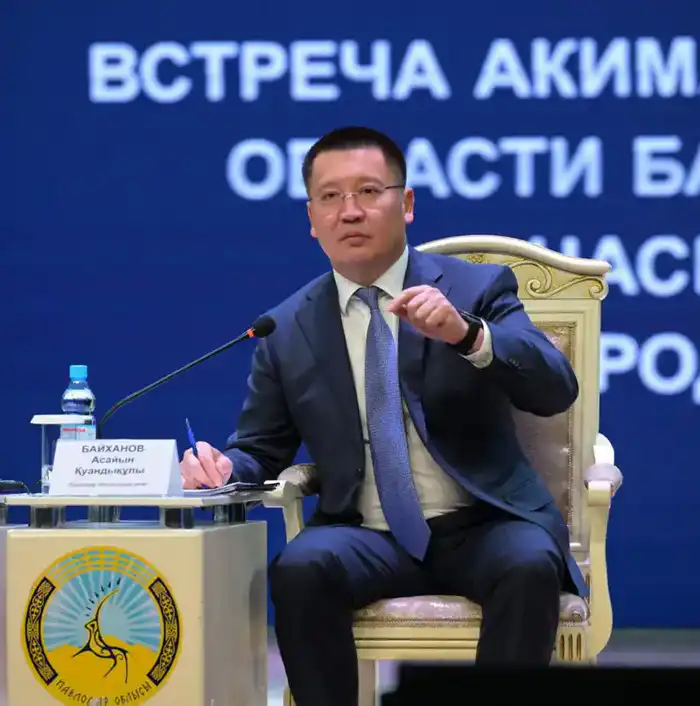 Аким Павлодарской области Асаин Байханов провел встречу с жителями Аксу: в центре внимания — вопросы развития города (7)