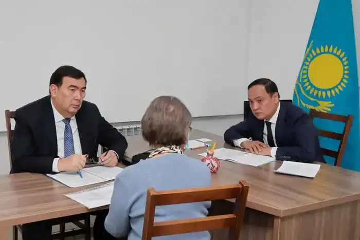 Аким Жамбылской области провёл приём граждан (2)
