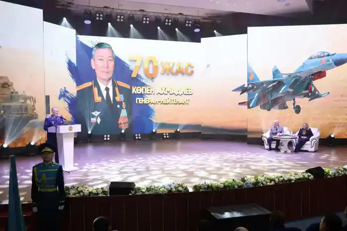 В Астане ветерана Сил воздушной обороны Копена Ахмадиева поздравили с юбилеем (3)