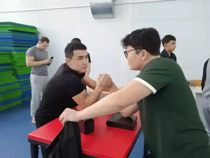 Студенческая арена: борьба за титул в армрестлинге на турнире STUDENT CUP в Астане Астане