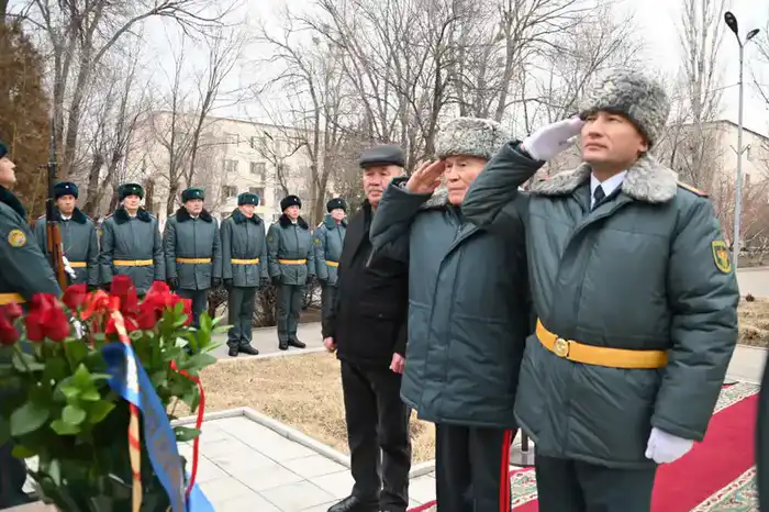 Память Бауыржана Момышулы в Вооруженных силах Астане
