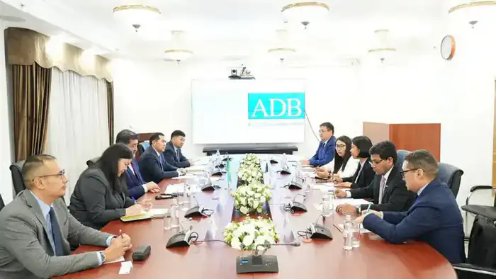 Министр экологии Казахстана и Генеральный директор АБР обсудили сотрудничество в экологии Астане