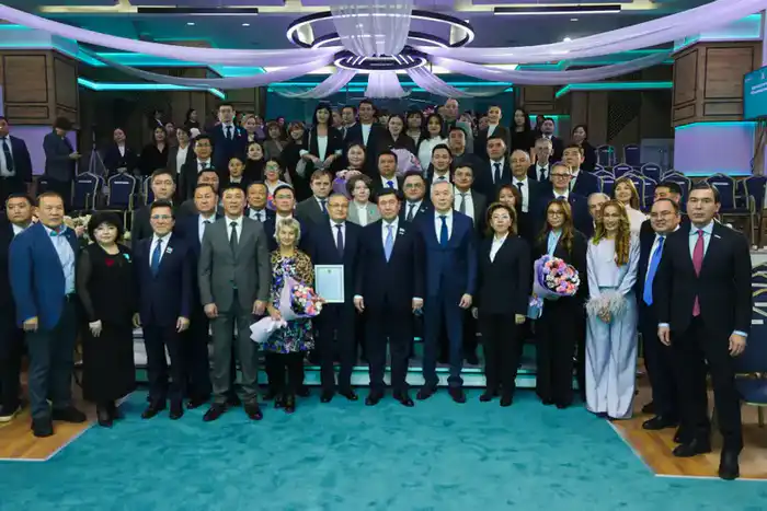 Партия AMANAT отчиталась о результатах проекта «Қарызсыз қоғам», обучив 1,4 млн граждан и предоставив 1 млн консультаций. Астане