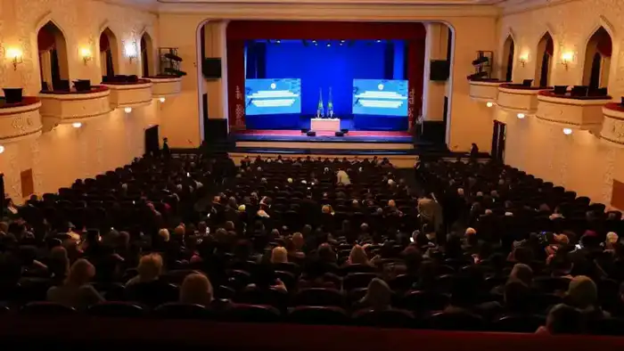 Ермаганбет Булекпаев ответил на вопросы горожан о будущем Караганды Астане