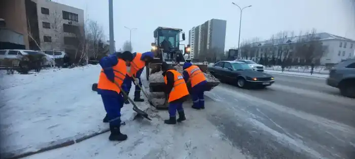 Более 1 300 единиц спецтехники задействованы в снегоуборке в Астане Астане
