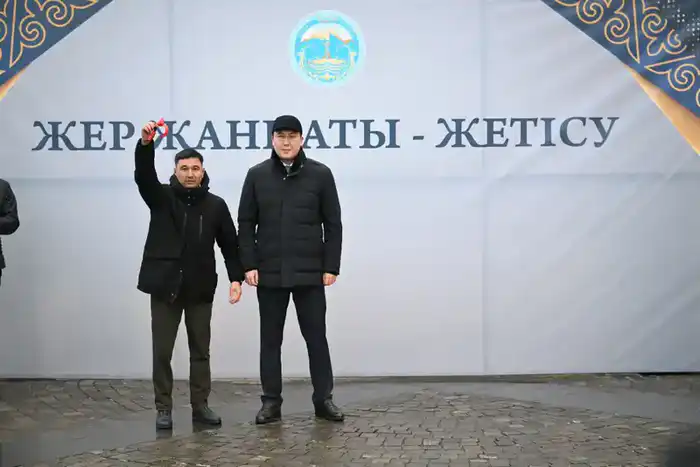 Учреждения культуры Жетісу получили ключи от автомобилей (6)