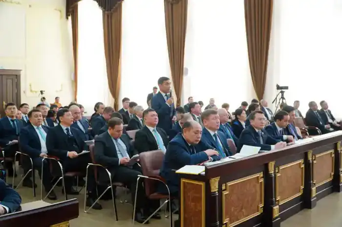 Рост инвестиций и развитие дорожной инфраструктуры рассмотрены на заседании акимата (2)
