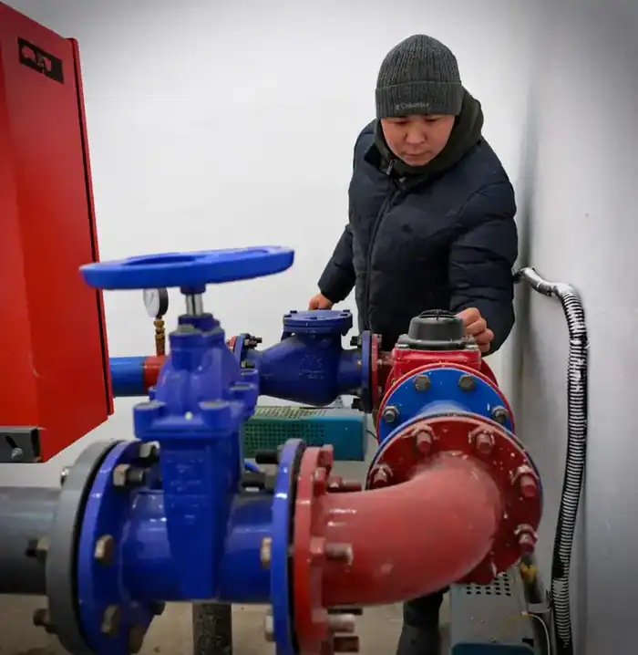 Аким Павлодарской области Асаин Байханов совершил рабочую поездку в Баянаульский район, где оценил ход реализации ключевых инфраструктурных, проектов (8)