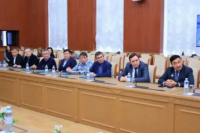 В Карагандинской области поздравили энергетиков с профессиональным праздником (4)