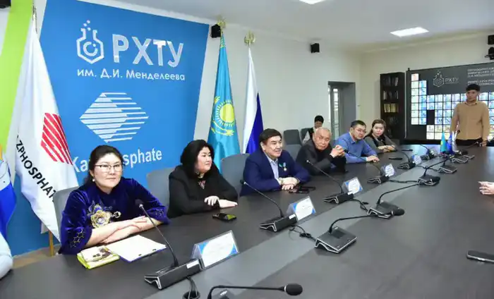 В Таразе вручены первые двойные дипломы выпускникам совместной программы РХТУ и Университета Дулати (3)