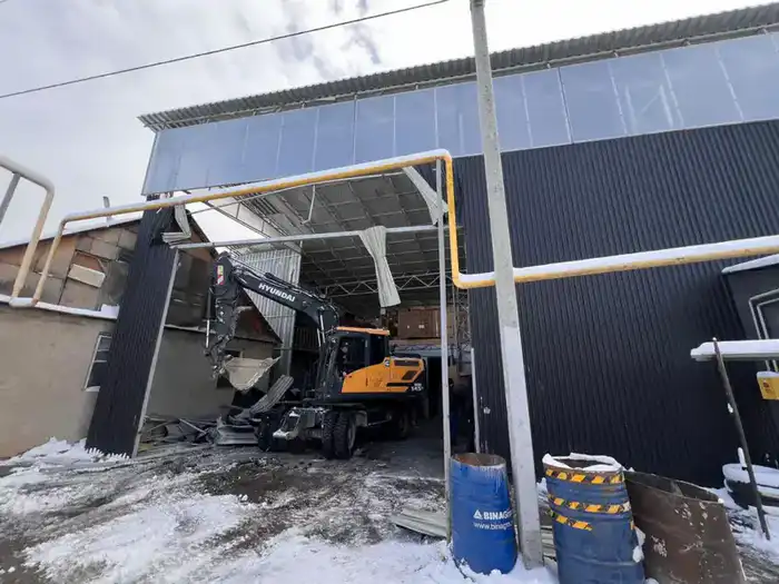 Снос незаконного здания в Алматы: шаг к улучшению urban-пейзажа города Астане