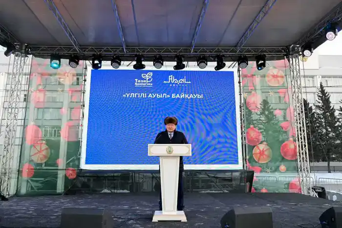 Победителям областного конкурса «Үлгілі ауыл» вручены 20 тракторов (2)