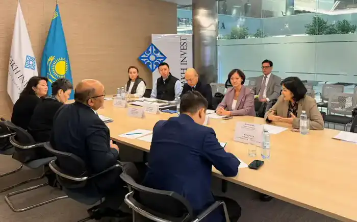 Встреча министров Казахстана с руководством международного онкологического центра томотерапии: обсуждение услуг и финансирования Астане