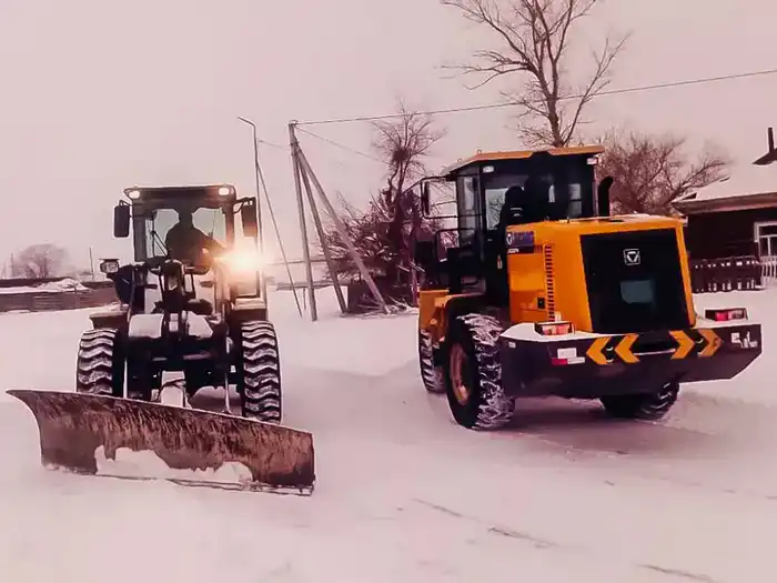 Очистка дорог от снега в Бородулихинском и Бескарагайском районах: влияние на безопасность и социальное взаимодействие Астане