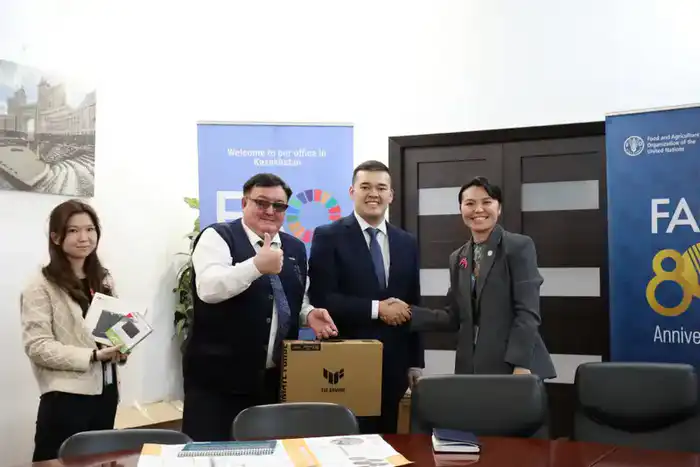 ФАО вооружает Казахстан в битве с саранчой: новое оборудование для защиты полей Астане