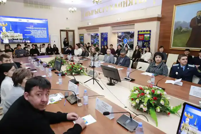 В Усть-Каменогорске состоялся круглый стол о роли граждан и государства в укреплении идеологии «Закона и порядка» (2)