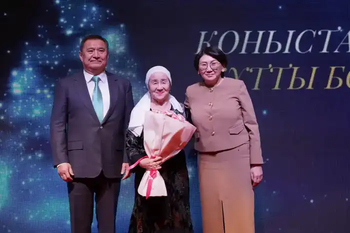 В новую квартиру – в Новый год: очередникам Косшы вручили ключи (2)