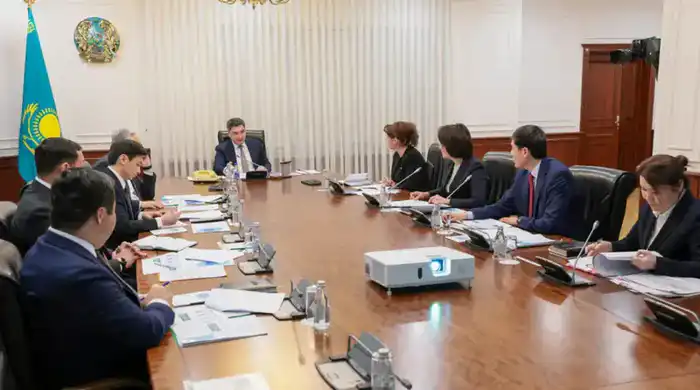 Олжас Бектенов провел совещание по вопросам финансовой дисциплины и цифровизации сферы здравоохранения (4)