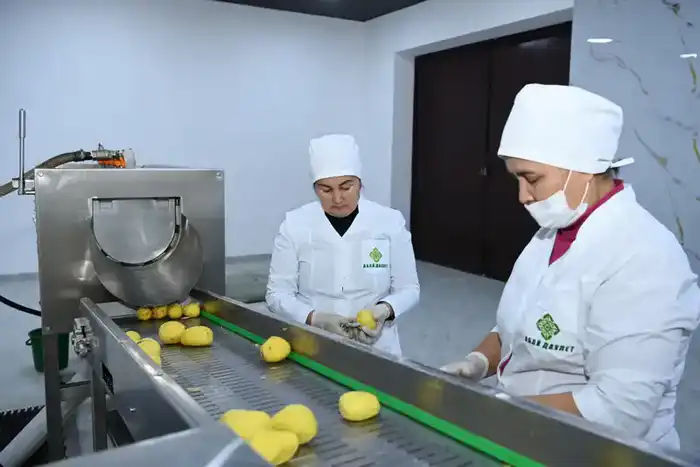 За прошедшие 11 месяцев на постоянную работу трудоустроено около 28 тысяч человек (3)