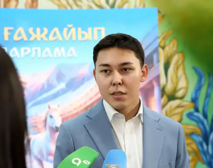 В Алматы новогодняя ёлка подарила праздник 400 воспитанникам соцучреждений (8)