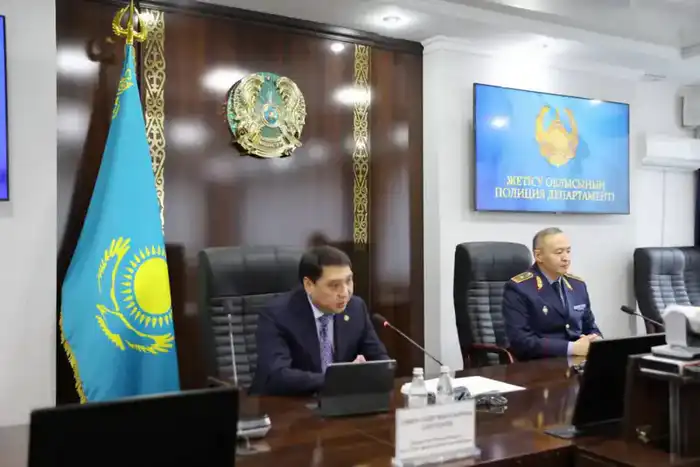 Сакен Сарсенов проверил цифровизацию полиции в Жетысу Астане