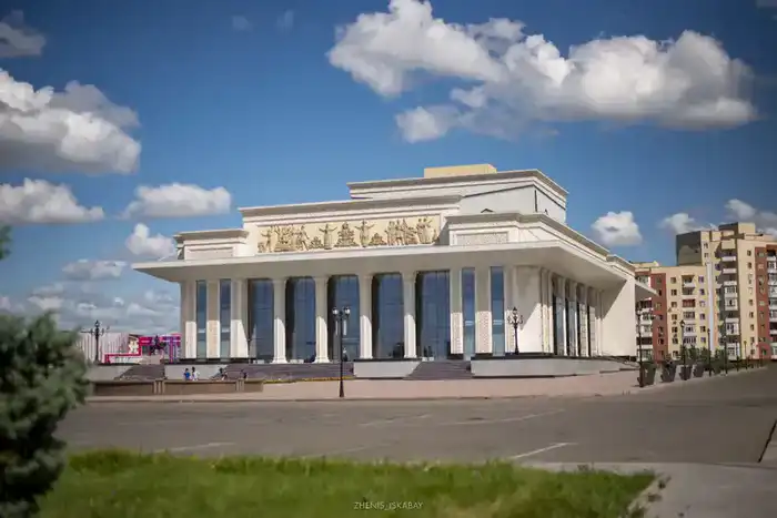 В области Жетісу драматическому театру им. Б. Римовой присвоен академический статус (6)