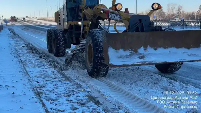 Более 3 000 дорожных рабочих и 1 300 единиц спецтехники задействованы в снегоуборочных работах в Астане (6)