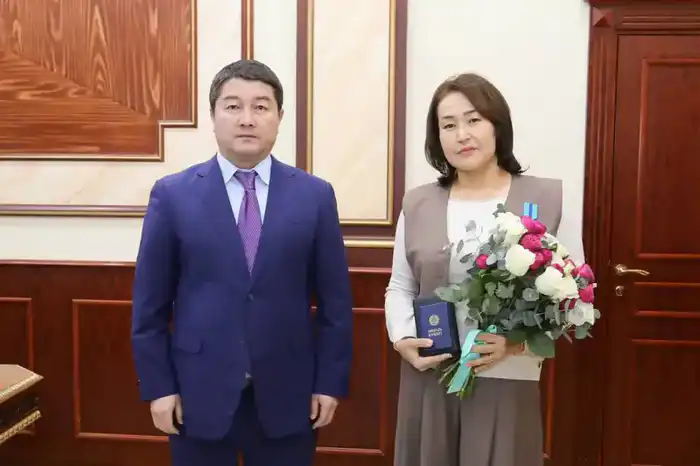 Нурдаулет Килыбай вручил государственные награды людям труда (8)