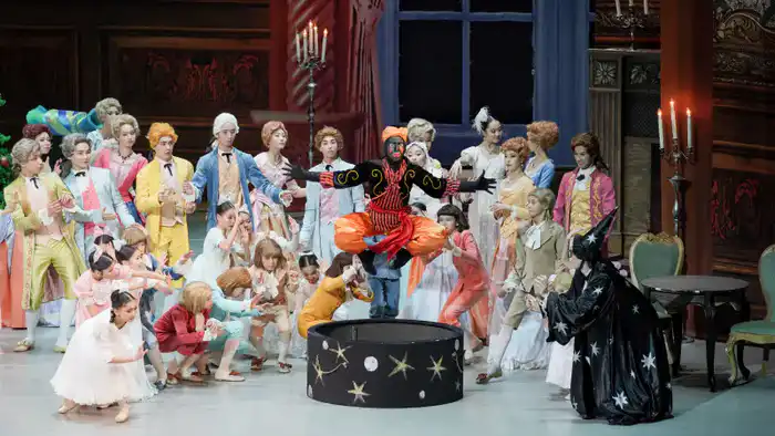 В преддверии Нового года балет 'Щелкунчик' на музыку Чайковского традиционно занимает центральное место в зимней театральной афише. Вот 5 причин, почему стоит посетить это волшебное представление: 1. Погружение в атмосферу праздника. 2. Великолепная музык Астане