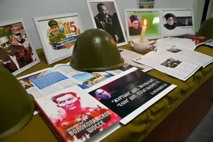 Учебно-тренировочные полеты военных летчиков в честь 115-летия Бауыржана Момышулы: сохранение памяти о выдающемся полководце Астане