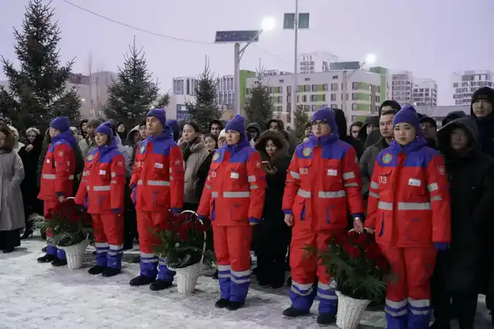 В Астане установлена мемориальная доска, посвященная фельдшеру Улдане Мырзуан, погибшей при исполнении служебных обязанностей (4)