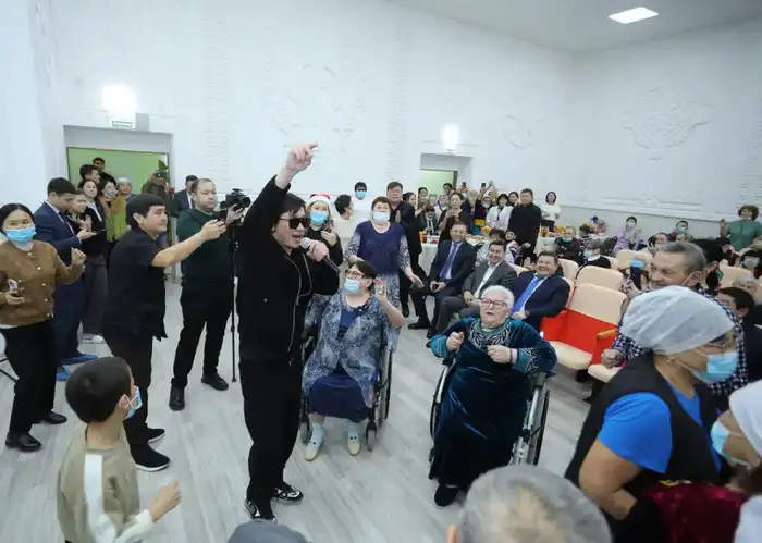 Нурдаулет Килыбай поздравил получателей услуг центра Астане