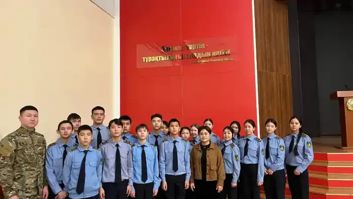 Экскурсия школьников из Нуры в академию МВД Астане
