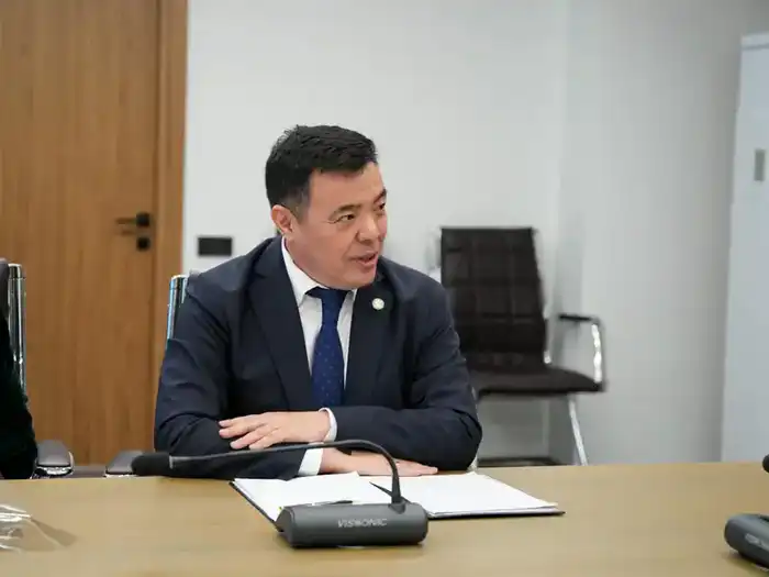 Министр юстиции Ерлан Сарсембаев в честь Дня адвокатуры наградил представителей адвокатского сообщества (7)