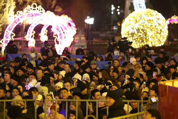 Туристы из Дубая отмечают доброжелательность казахстанцев на новогоднем шоу Алматы (3)