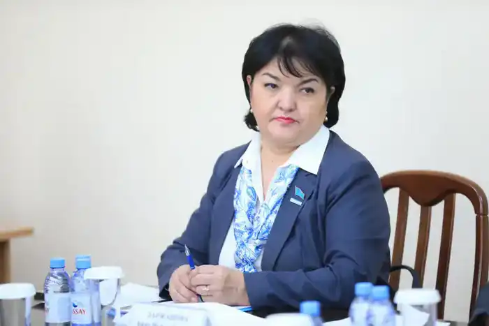 Аким области Асхат Шахаров провел прием граждан в филиале партии 'Amanat' Астане