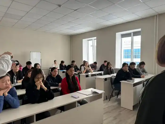 Диалог поколений: участники Декабрьских событий рассказали молодежи о пережитом (2)