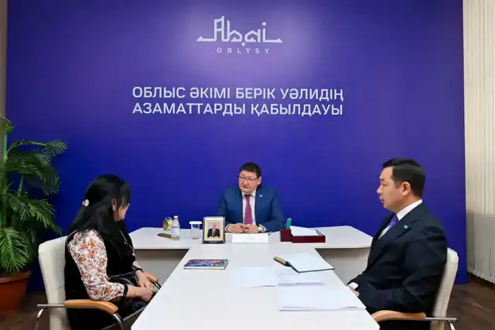 Аким области провел личный прием жителей города Семей (2)