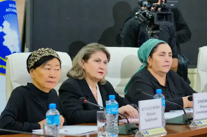 Обсуждение роли женщин в развитии общества и укреплении семейных ценностей на заседании Совета матерей в Астане Астане